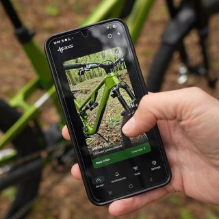 Rok s tímto unikátní kolem 🐸 Špičková výbava, elektrický podvozek a cenovka čtvrt mega! 😮 Stojí to za to? Odpověď v novém...